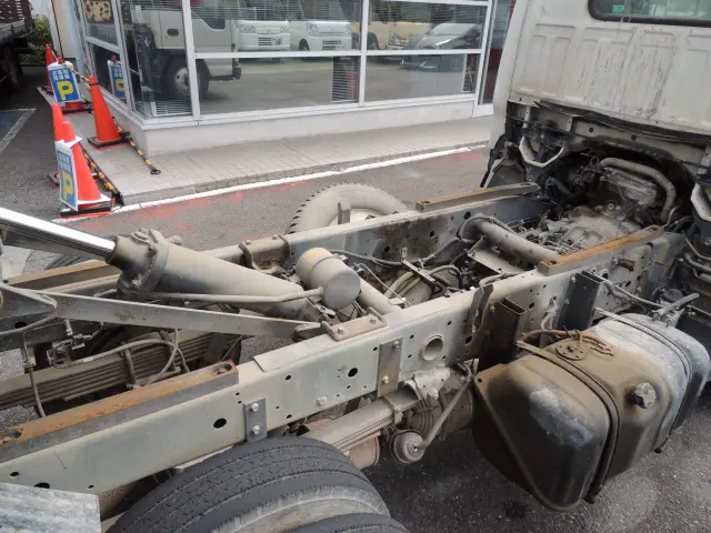 いすゞ エルフ PB-NKR81AD(2WD)の写真18