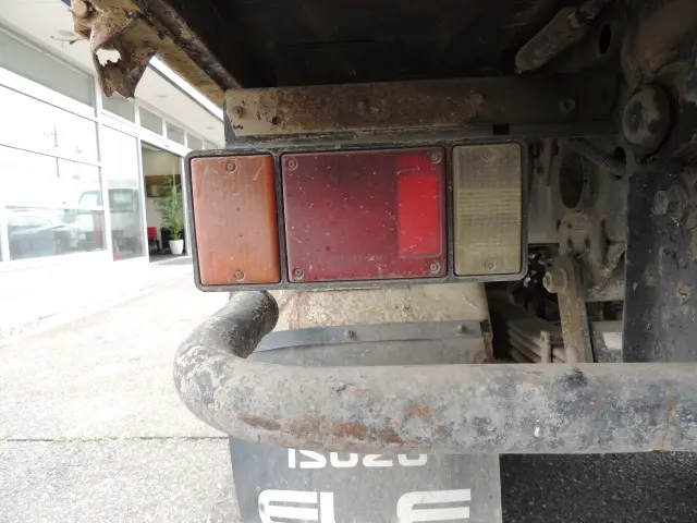 いすゞ エルフ PB-NKR81AD(2WD)の写真24