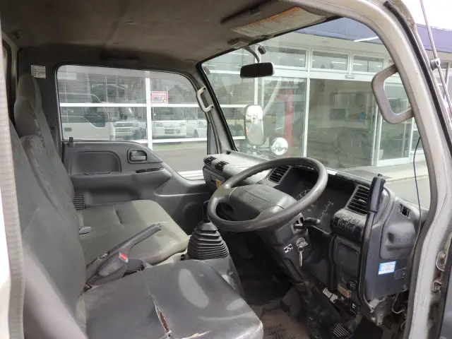 いすゞ エルフ PB-NKR81AD(2WD)の写真26