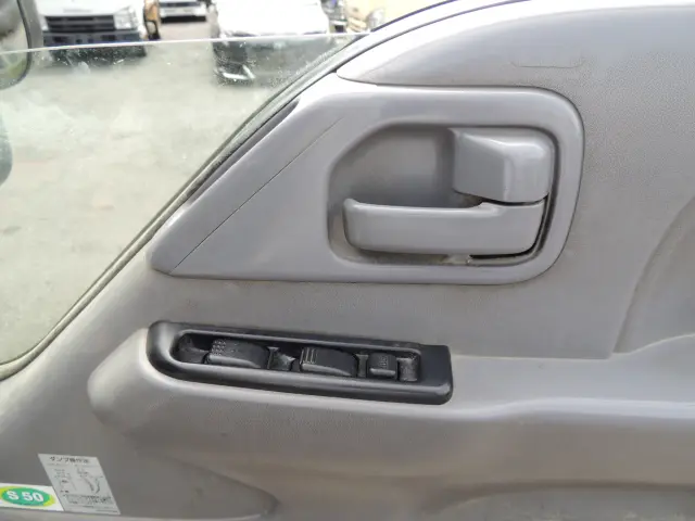 いすゞ エルフ PB-NKR81AD(2WD)の写真29