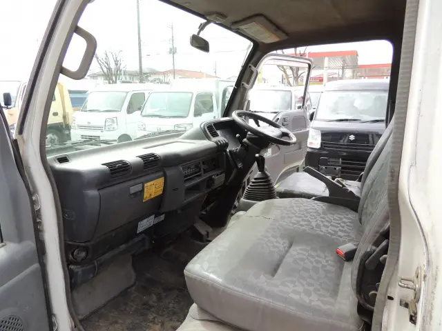 いすゞ エルフ PB-NKR81AD(2WD)の写真30