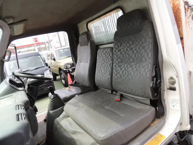 いすゞ エルフ PB-NKR81AD(2WD)の写真31