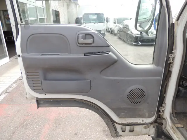 いすゞ エルフ PB-NKR81AD(2WD)の写真32