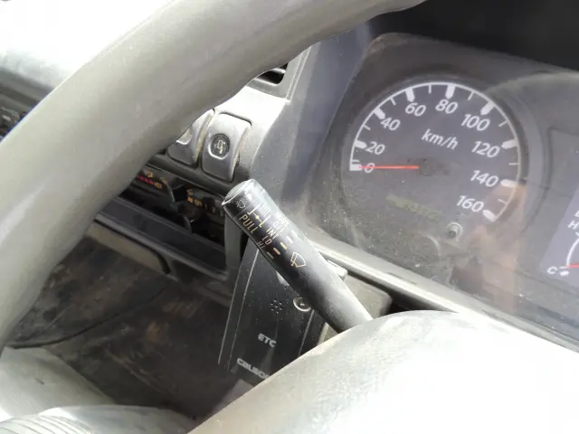 いすゞ エルフ PB-NKR81AD(2WD)の写真35