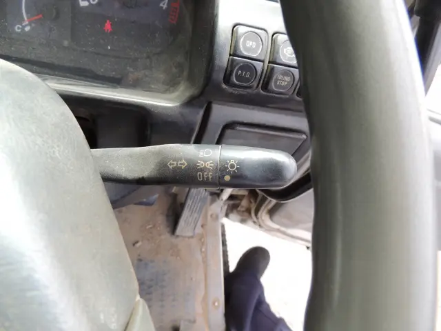 いすゞ エルフ PB-NKR81AD(2WD)の写真36