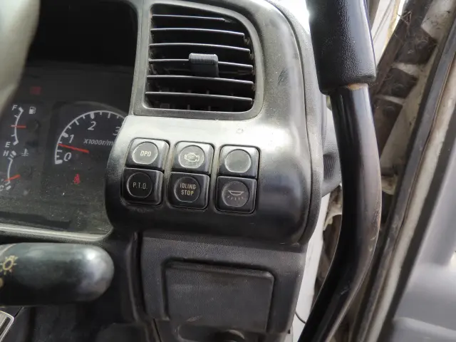 いすゞ エルフ PB-NKR81AD(2WD)の写真38