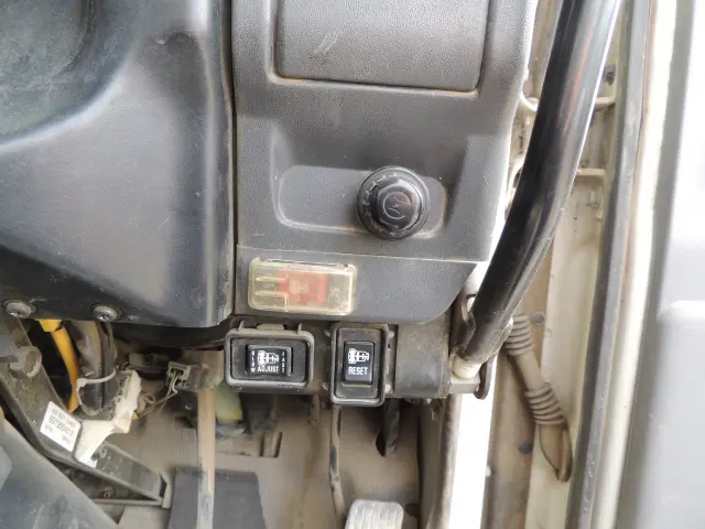 いすゞ エルフ PB-NKR81AD(2WD)の写真39