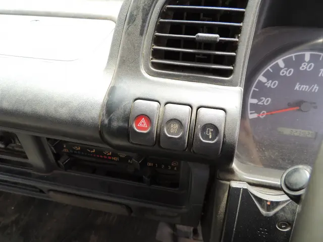 いすゞ エルフ PB-NKR81AD(2WD)の写真40