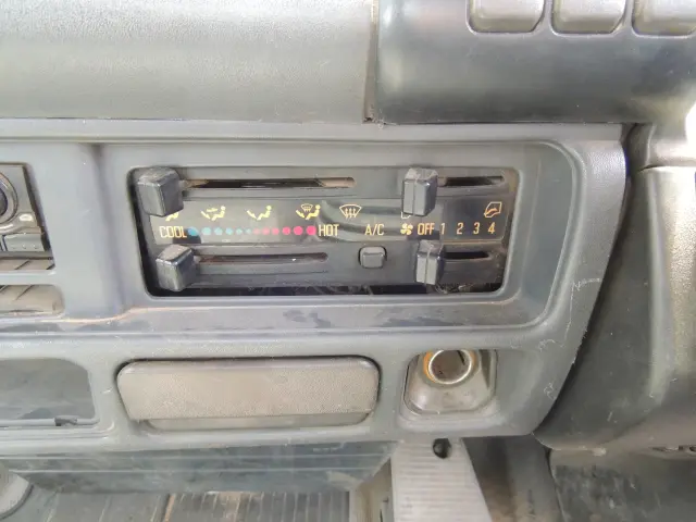 いすゞ エルフ PB-NKR81AD(2WD)の写真41