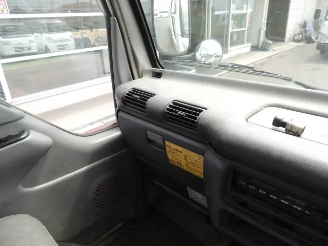 いすゞ エルフ PB-NKR81AD(2WD)の写真43