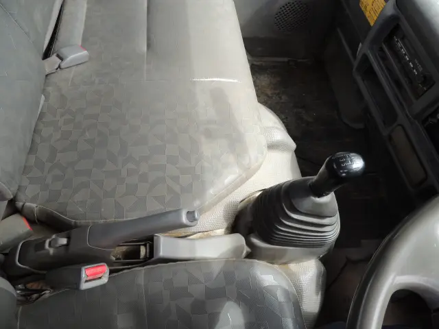 いすゞ エルフ PB-NKR81AD(2WD)の写真44