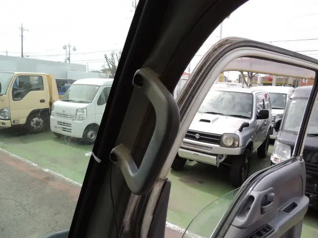 いすゞ エルフ PB-NKR81AD(2WD)の写真45