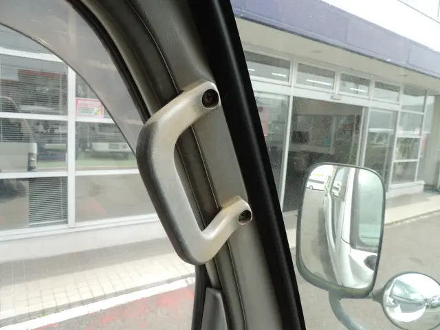 いすゞ エルフ PB-NKR81AD(2WD)の写真47