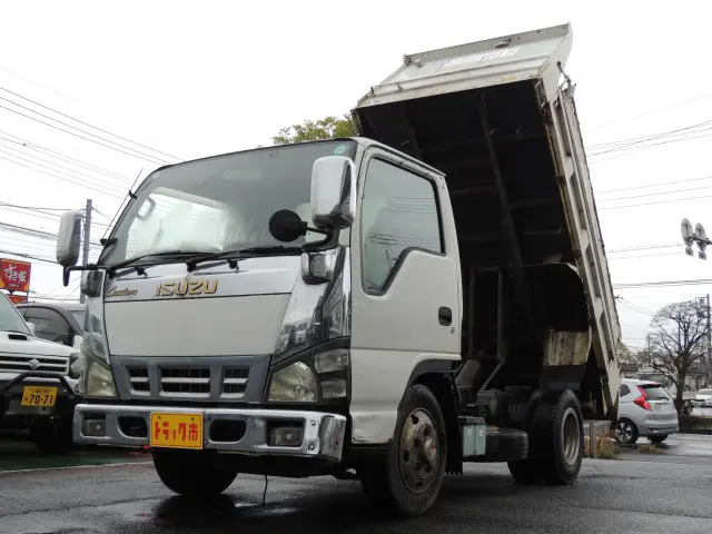 いすゞ エルフ PB-NKR81AD(2WD)の写真1