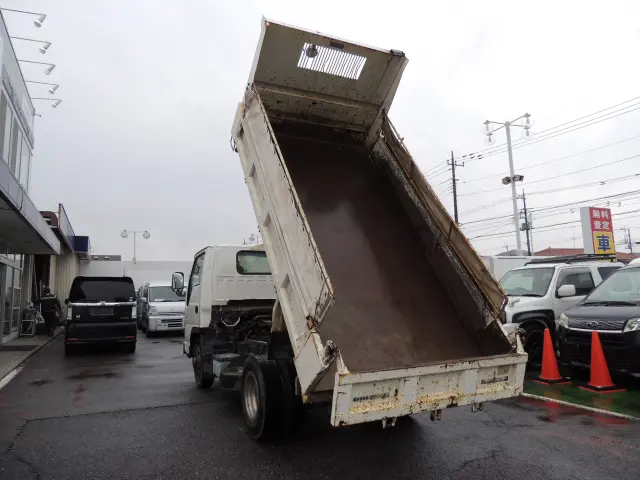 いすゞ エルフ PB-NKR81AD(2WD)の写真4