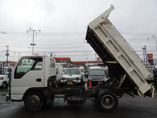 いすゞ エルフ PB-NKR81AD(2WD)の写真5