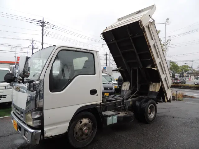 いすゞ エルフ PB-NKR81AD(2WD)の写真6