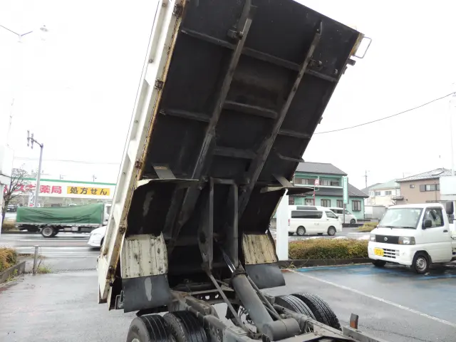 いすゞ エルフ PB-NKR81AD(2WD)の写真15