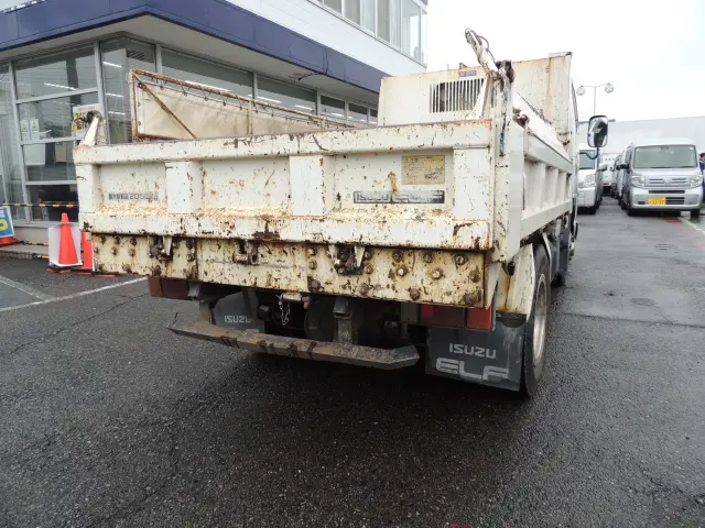 いすゞ エルフ PB-NKR81AD(2WD)の写真30