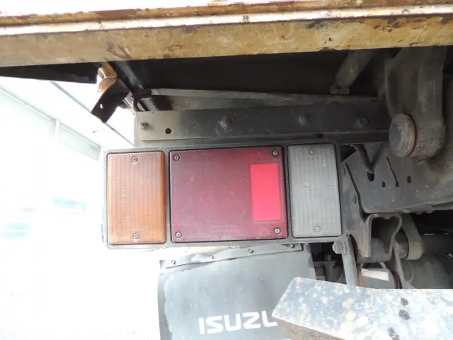 いすゞ エルフ PB-NKR81AD(2WD)の写真32