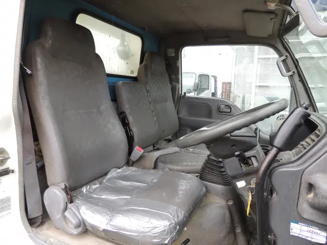 いすゞ エルフ PB-NKR81AD(2WD)の写真37