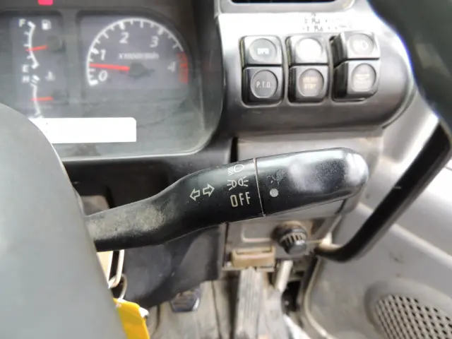 いすゞ エルフ PB-NKR81AD(2WD)の写真40