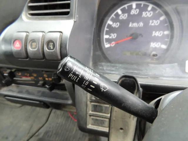 いすゞ エルフ PB-NKR81AD(2WD)の写真41