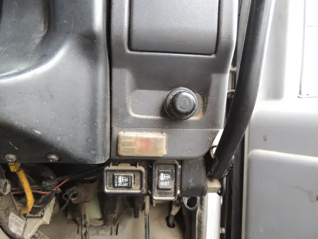 いすゞ エルフ PB-NKR81AD(2WD)の写真43