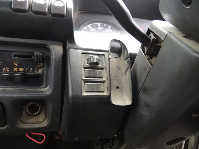 いすゞ エルフ PB-NKR81AD(2WD)の写真45