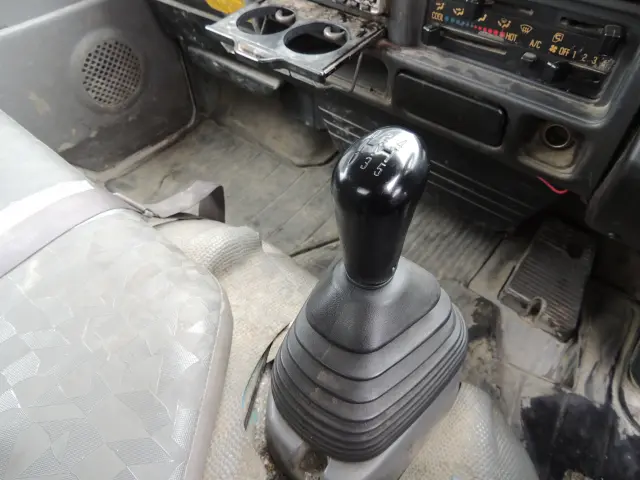 いすゞ エルフ PB-NKR81AD(2WD)の写真48