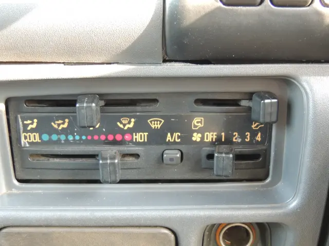 いすゞ エルフ PB-NKR81ANの写真37