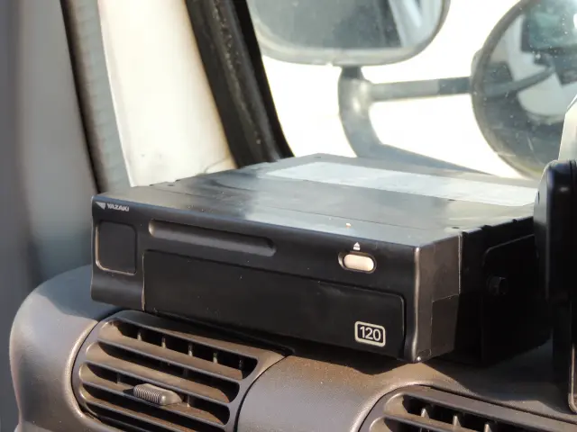 いすゞ エルフ PB-NKR81ANの写真41