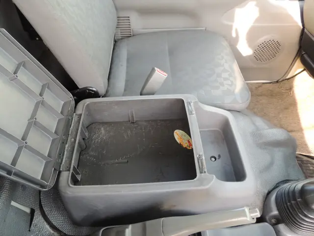 いすゞ エルフ PB-NKR81ANの写真44