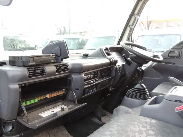 いすゞ エルフ PB-NKR81ANの写真49