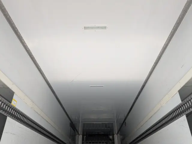 いすゞ ギガ 2PG -CYL77C(6x2)の写真17