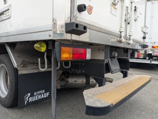 三菱 キャンター 2TG-FBA00(2WD)の写真7