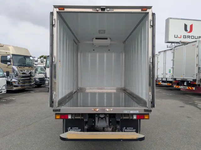 三菱 キャンター 2TG-FBA00(2WD)の写真9