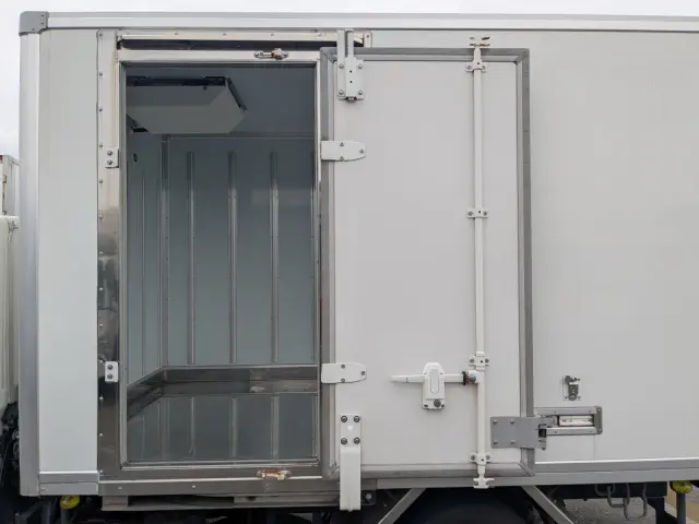 三菱 キャンター 2TG-FBA00(2WD)の写真27