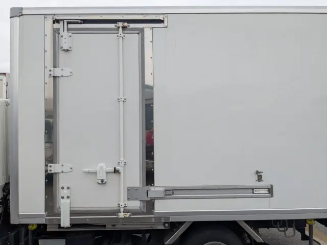 三菱 キャンター 2TG-FBA00(2WD)の写真30