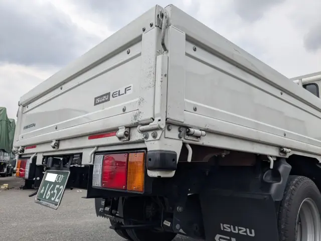 いすゞ エルフ 2TG-NJR88AF(2WD)の写真7