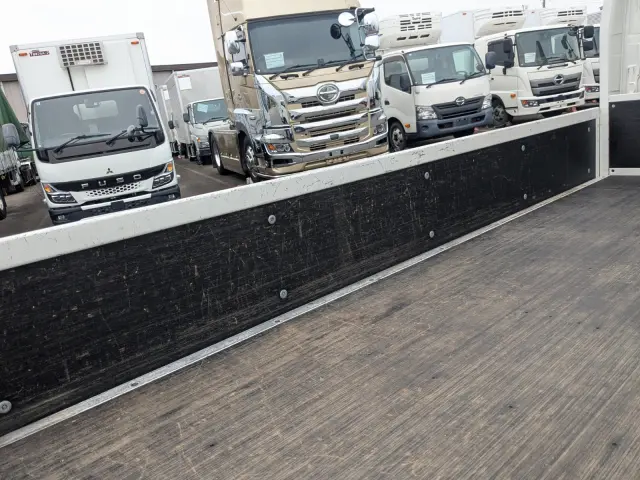 いすゞ エルフ 2TG-NJR88AF(2WD)の写真11