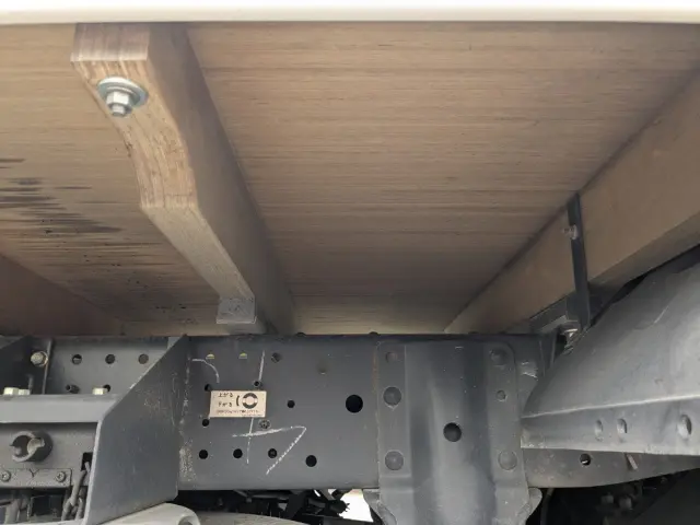 いすゞ エルフ 2TG-NJR88AF(2WD)の写真17