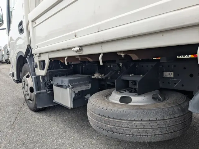いすゞ エルフ 2TG-NJR88AF(2WD)の写真19
