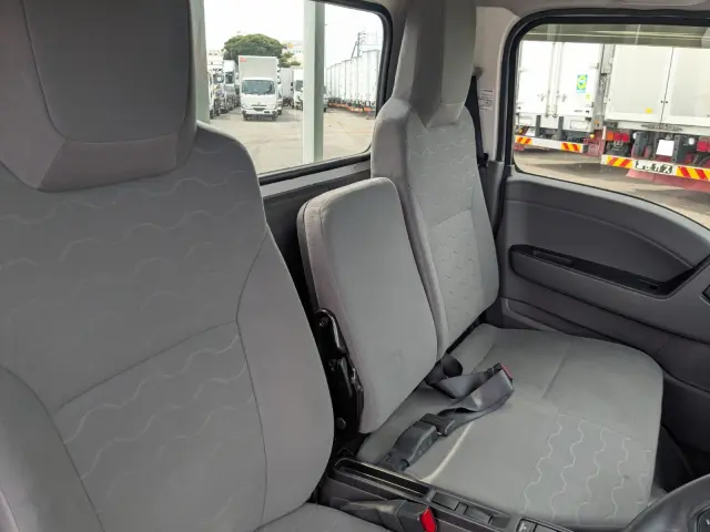 いすゞ エルフ 2TG-NJR88AF(2WD)の写真27
