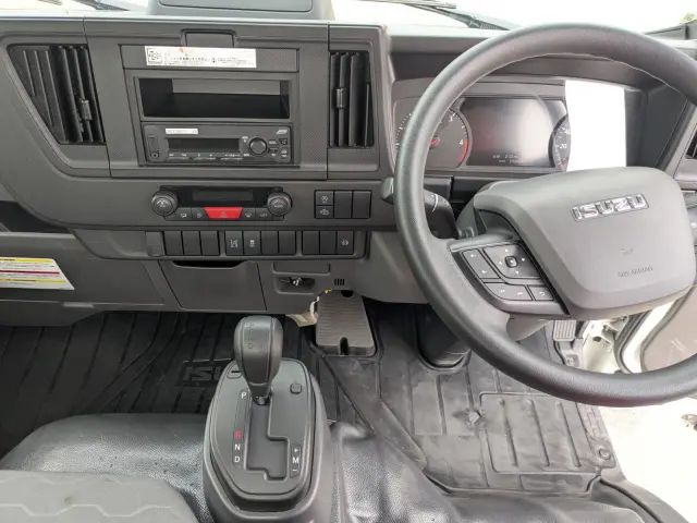 いすゞ エルフ 2TG-NJR88AF(2WD)の写真28