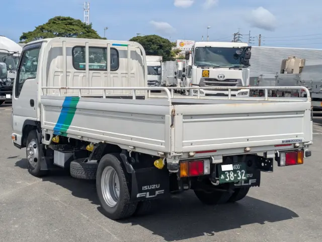 いすゞ エルフ 2RG-NJR88A(2WD)の写真4