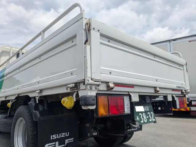 いすゞ エルフ 2RG-NJR88A(2WD)の写真6