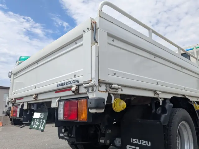 いすゞ エルフ 2RG-NJR88A(2WD)の写真7
