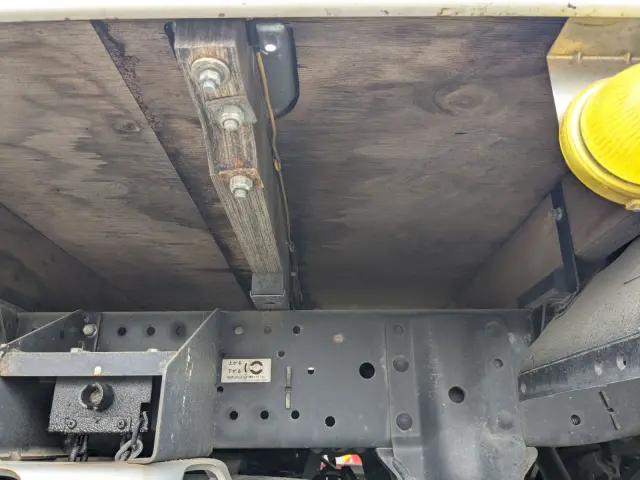 いすゞ エルフ 2RG-NJR88A(2WD)の写真16