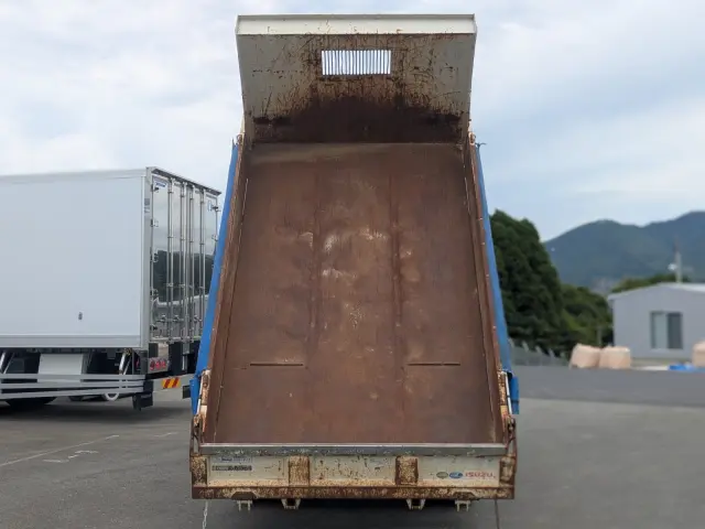 いすゞ エルフ 2PG-NPR88YN(2WD)の写真8